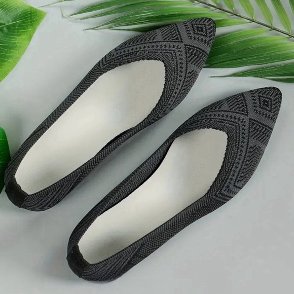 Pointed Toe Geometric Pattern Flat Shoes - Picture 4 of 7